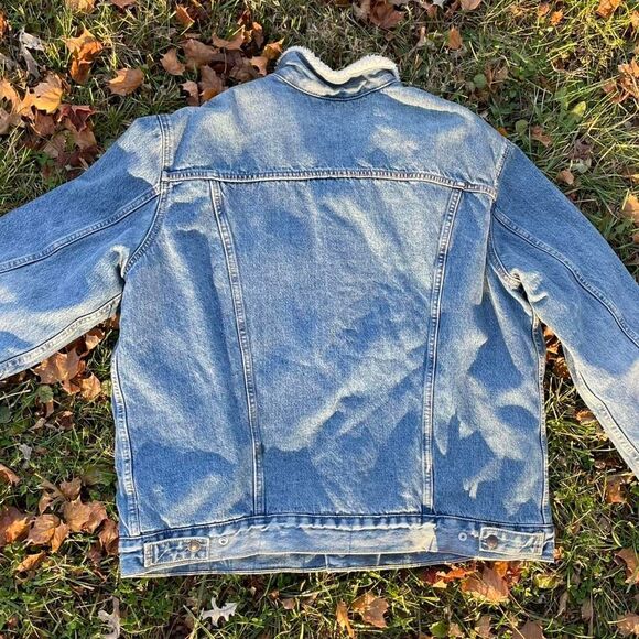 Levi’s Sherpa Lined Denim Jacket - Picture 5 of 7